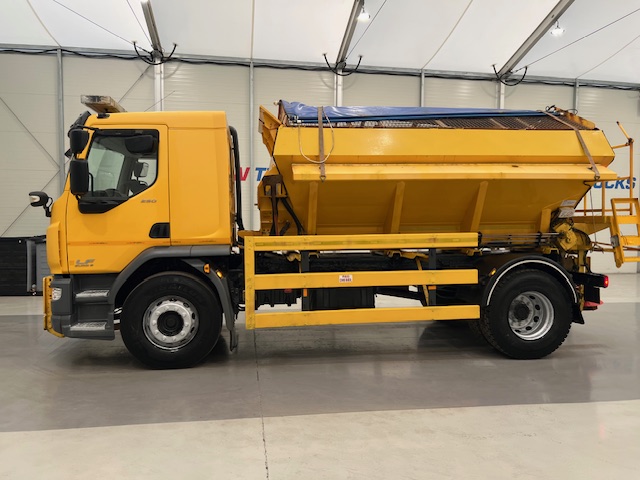 DAF LF 250 4×2 Sleeper Cab Gritter