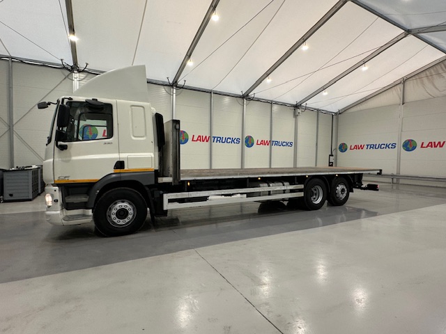 DAF CF 330 6×2 Rear Lift Sleeper Cab Flatbed