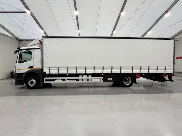 Mercedes Actros 1824 Day Cab Curtainsider