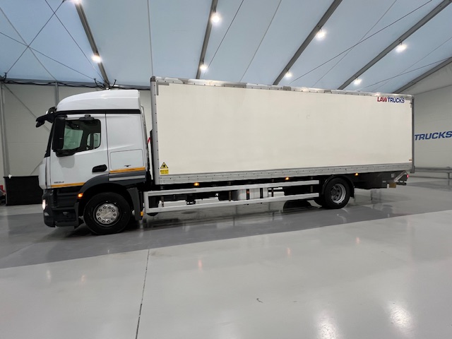 Mercedes Actros 1824 4×2 Sleeper Cab Box Van