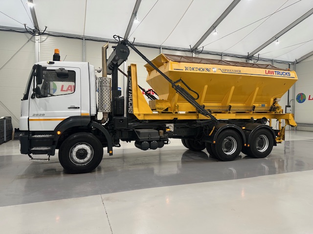 Mercedes Axor 2628 6×4 Day Cab Hookloader Gritter
