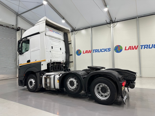 Mercedes Actros 2545 6×2 Midlift Tractor Unit
