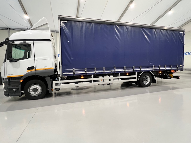 Mercedes Actros 1824 Sleeper Cab Curtainsider