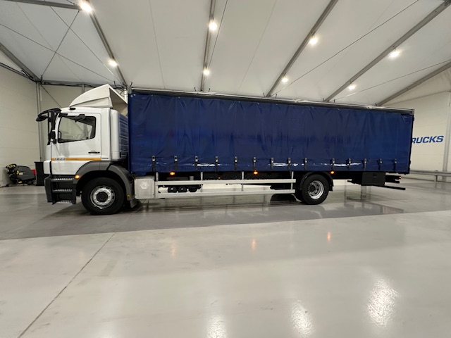 Mercedes 1824 4×2 Day Cab Curtainsider