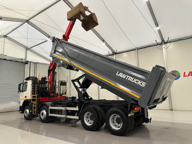 Volvo FM 370 8×4 Steel Tipper Grab