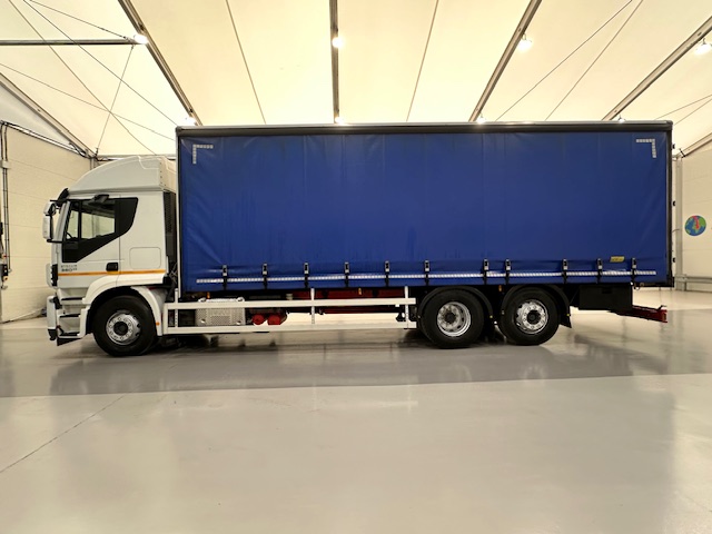 Iveco Stralis 360 6×2 Rear Steer Curtainsider