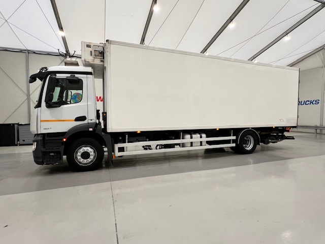 Mercedes Antos 1827 Day Cab Fridge Box