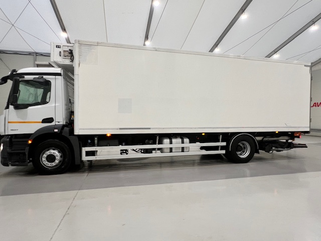 Mercedes Antos 1827 Day Cab Fridge Box