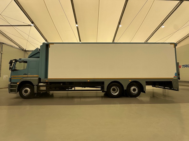 Mercedes Axor 2529 Rear Lift Sleeper Cab Box Van