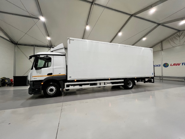 Mercedes Actros 1824 4×2 Sleeper Cab Box Van