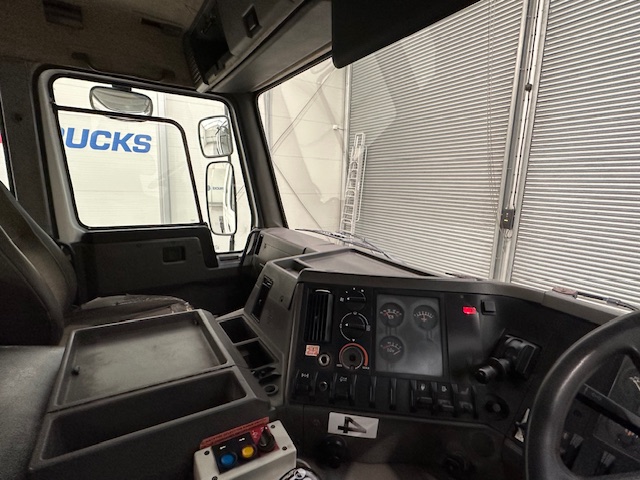 Volvo FL10 320 4×2 Sleeper Cab Tractor Unit