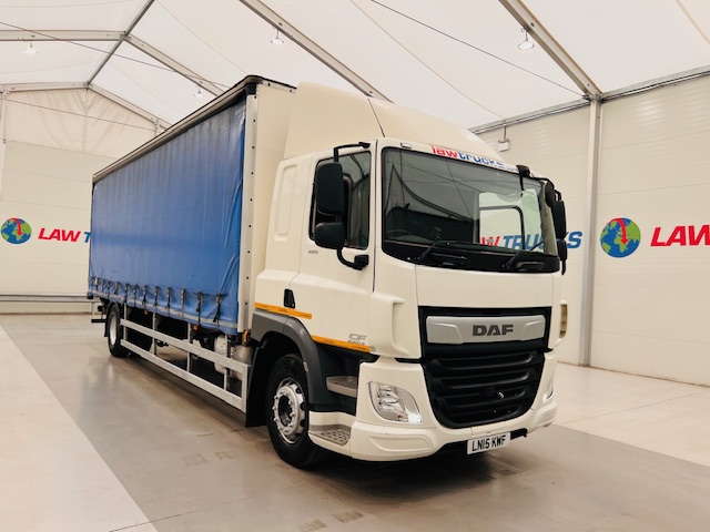 DAF CF 220 4×2 Sleeper Cab Curtainsider