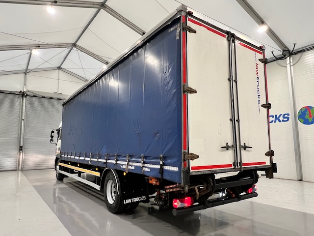MAN TGM 18.250 4×2 Sleeper Cab Curtainsider