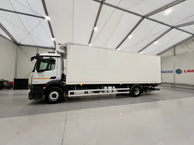 Mercedes Antos 1827 Day Cab Fridge Box