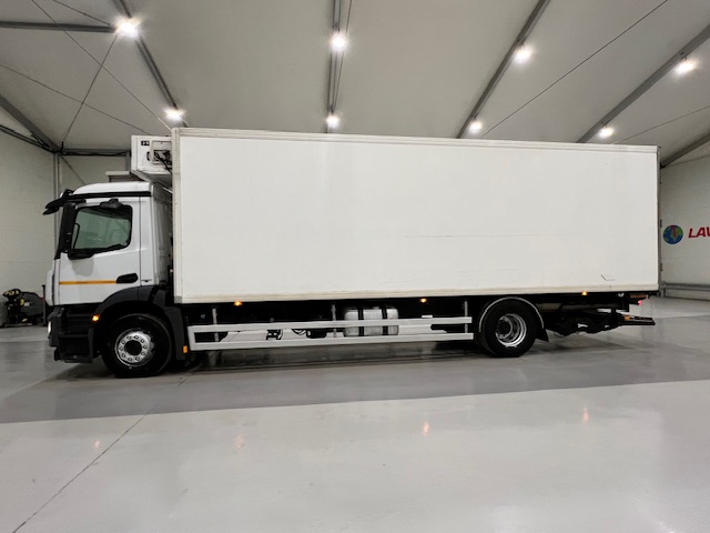 Mercedes Antos 1827 Day Cab Fridge Box