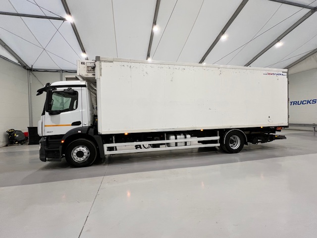 Mercedes Antos 1827 Day Cab Fridge Box