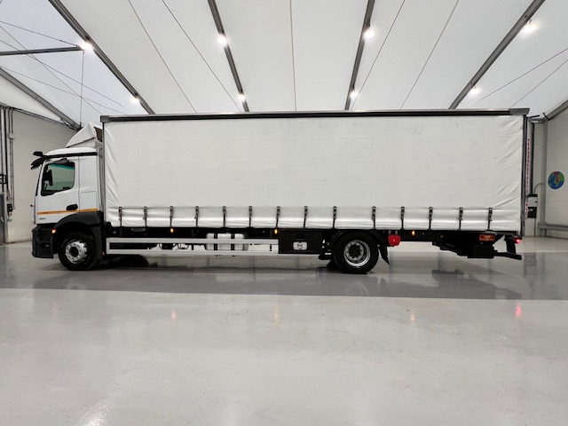 Mercedes Actros 1824 Day Cab Curtainsider