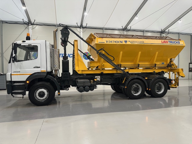 Mercedes Axor 2628 6×4 Day Cab Hookloader Gritter