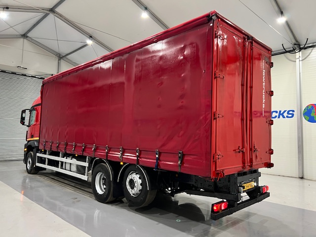 Mercedes Actros 2533 6×2 Sleeper Cab Curtainsider