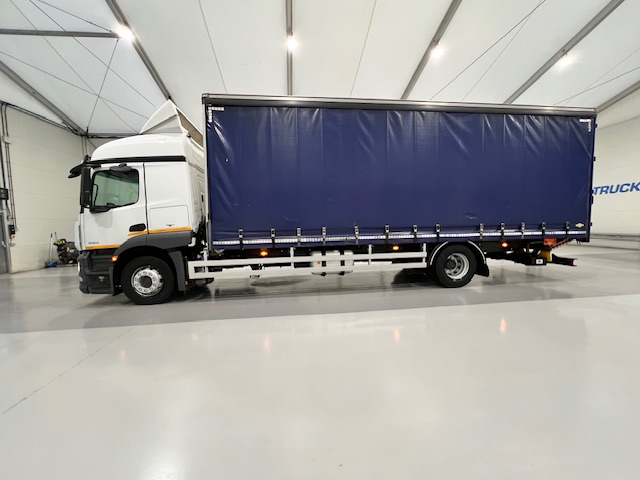 Mercedes Actros 1824 Sleeper Cab Curtainsider