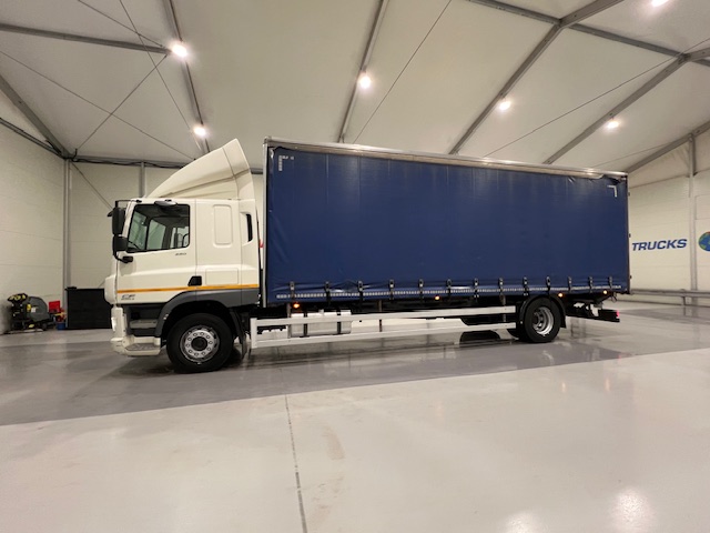 DAF CF 250 4×2 Sleeper Cab Curtainsider