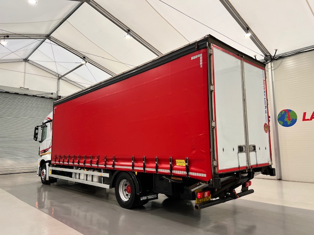 Mercedes Actros 1824 4×2 Sleeper Cab Curtainsider