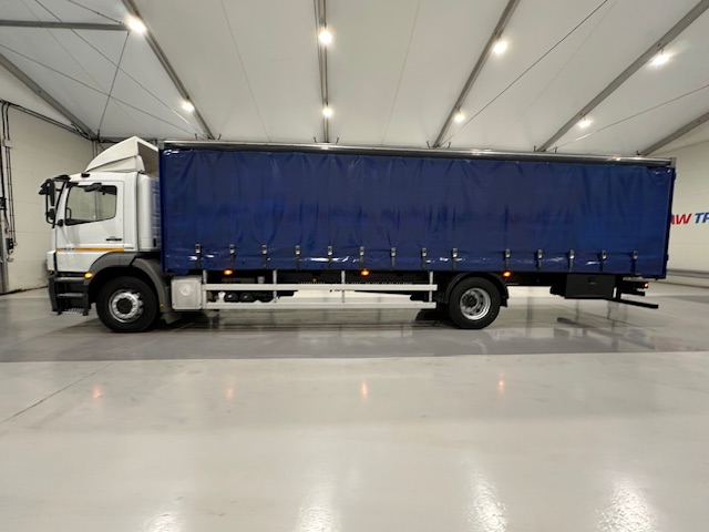 Mercedes 1824 4×2 Day Cab Curtainsider