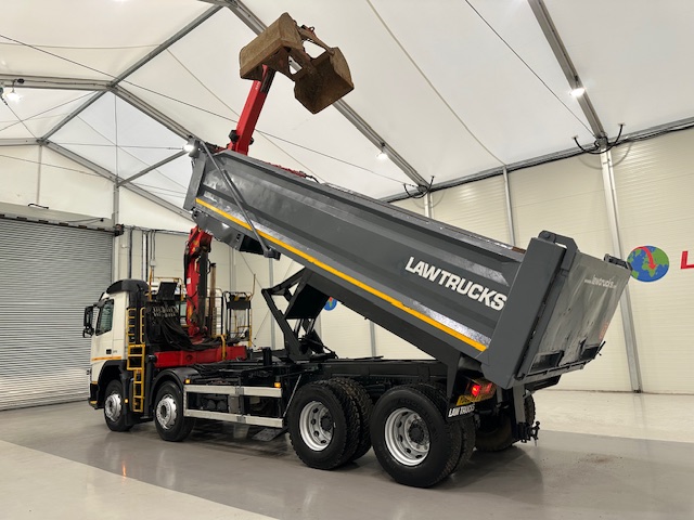 Volvo FM 370 8×4 Steel Tipper Grab