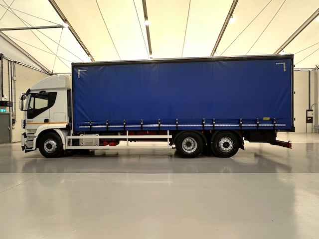 Iveco Stralis 360 6×2 Rear Steer Curtainsider