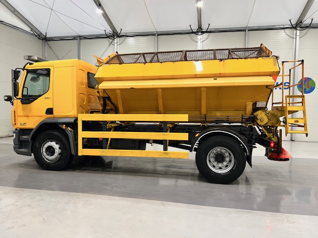DAF LF 250 4×2 Sleeper Cab Gritter