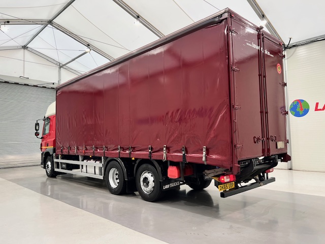 DAF CF 290 6×2 Rear Lift Sleeper Cab Curtainsider