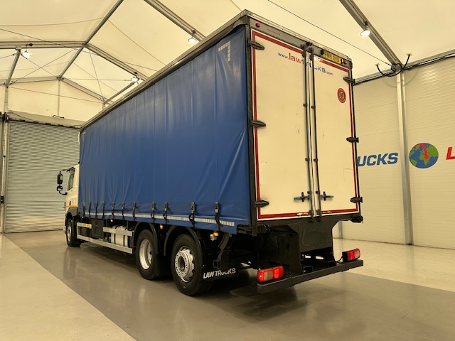 DAF CF 330 6×2 Rear Lift Sleeper Cab Curtainsider