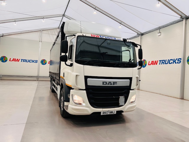 DAF CF 330 6×2 Rear Lift Sleeper Cab Curtainsider