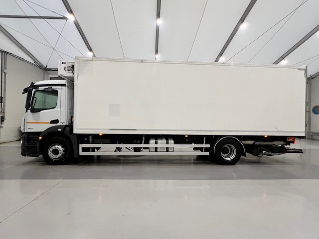 Mercedes Antos 1827 Day Cab Fridge Box