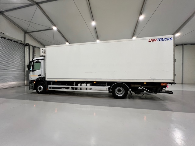 Mercedes Antos 1827 Day Cab Fridge Box