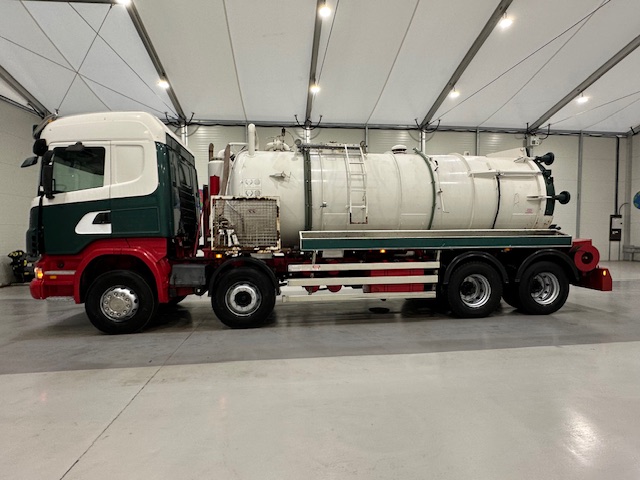 Scania R420 8×4 Highline Vacuum Tanker
