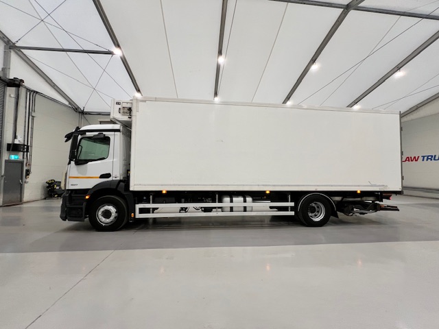 Mercedes Antos 1827 Day Cab Fridge Box