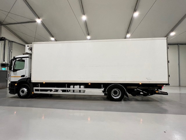 Mercedes Antos 1827 Day Cab Fridge Box