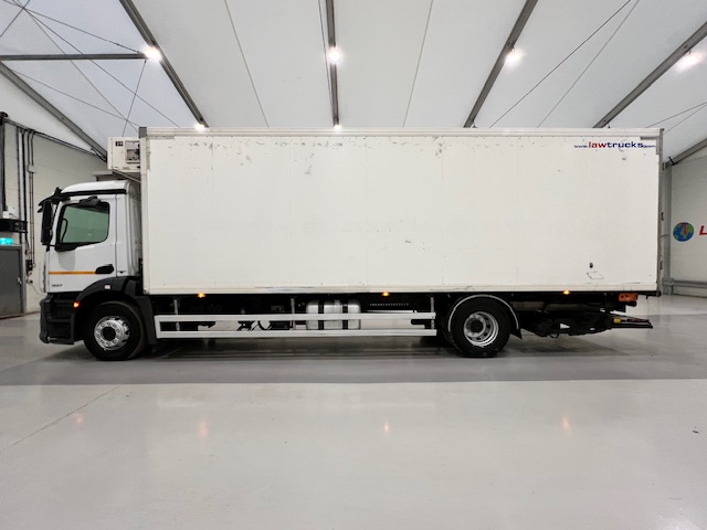 Mercedes Antos 1827 Day Cab Fridge Box