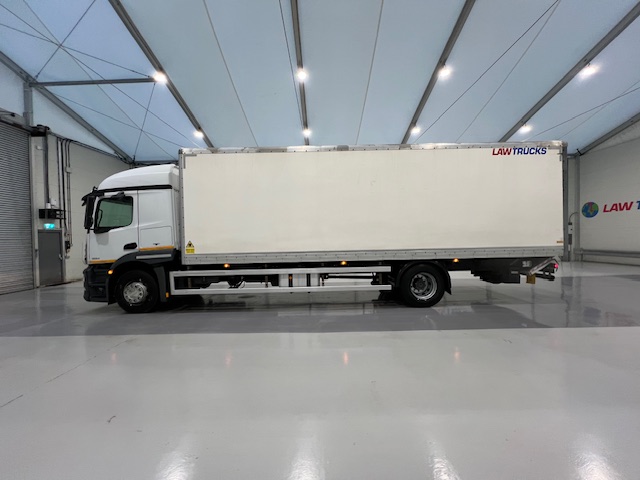 Mercedes Actros 1824 4×2 Sleeper Cab Box Van
