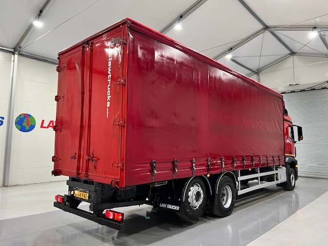 Mercedes Actros 2533 6×2 Sleeper Cab Curtainsider
