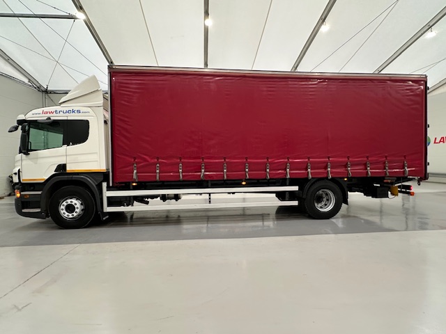 Scania P250 4×2 Sleeper Cab Curtainsider