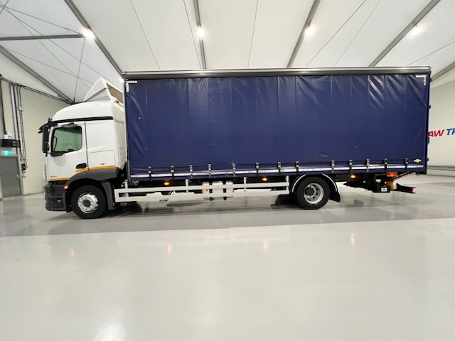 Mercedes Actros 1824 Sleeper Cab Curtainsider