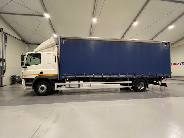 DAF CF 250 4×2 Sleeper Cab Curtainsider
