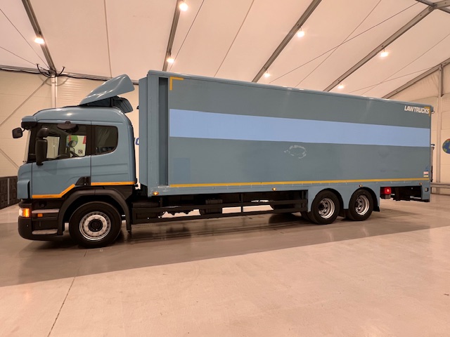 Scania P320 6×2 10 Tyre Rear Lift Insulated Box Van