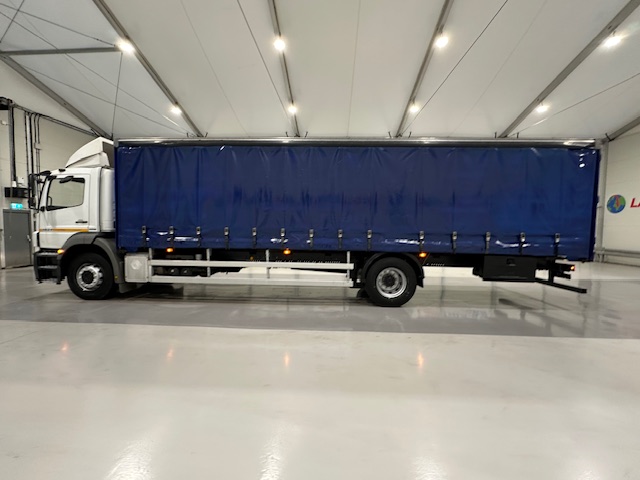 Mercedes 1824 4×2 Day Cab Curtainsider