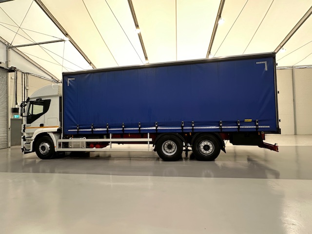 Iveco Stralis 360 6×2 Rear Steer Curtainsider