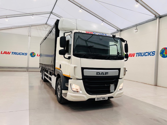 DAF CF 330 6×2 Rear Lift Sleeper Cab Curtainsider