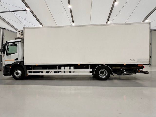 Mercedes Antos 1827 Day Cab Fridge Box