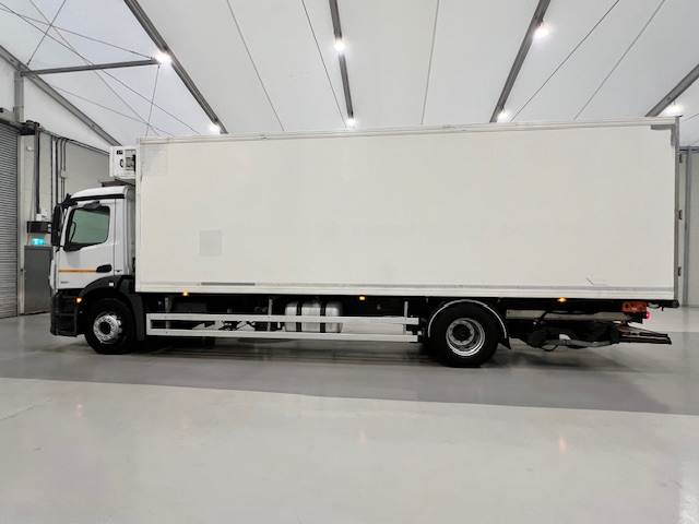 Mercedes Antos 1827 Day Cab Fridge Box